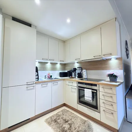 Comfort 2 Bedroom With Balcony And Parking Apartment *