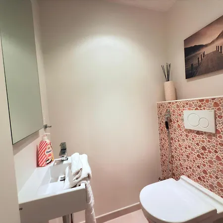 Comfort 2 Bedroom With Balcony And Parking Apartment Mamer