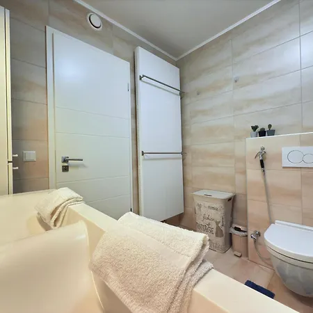 Comfort 2 Bedroom With Balcony And Parking Apartment Mamer
